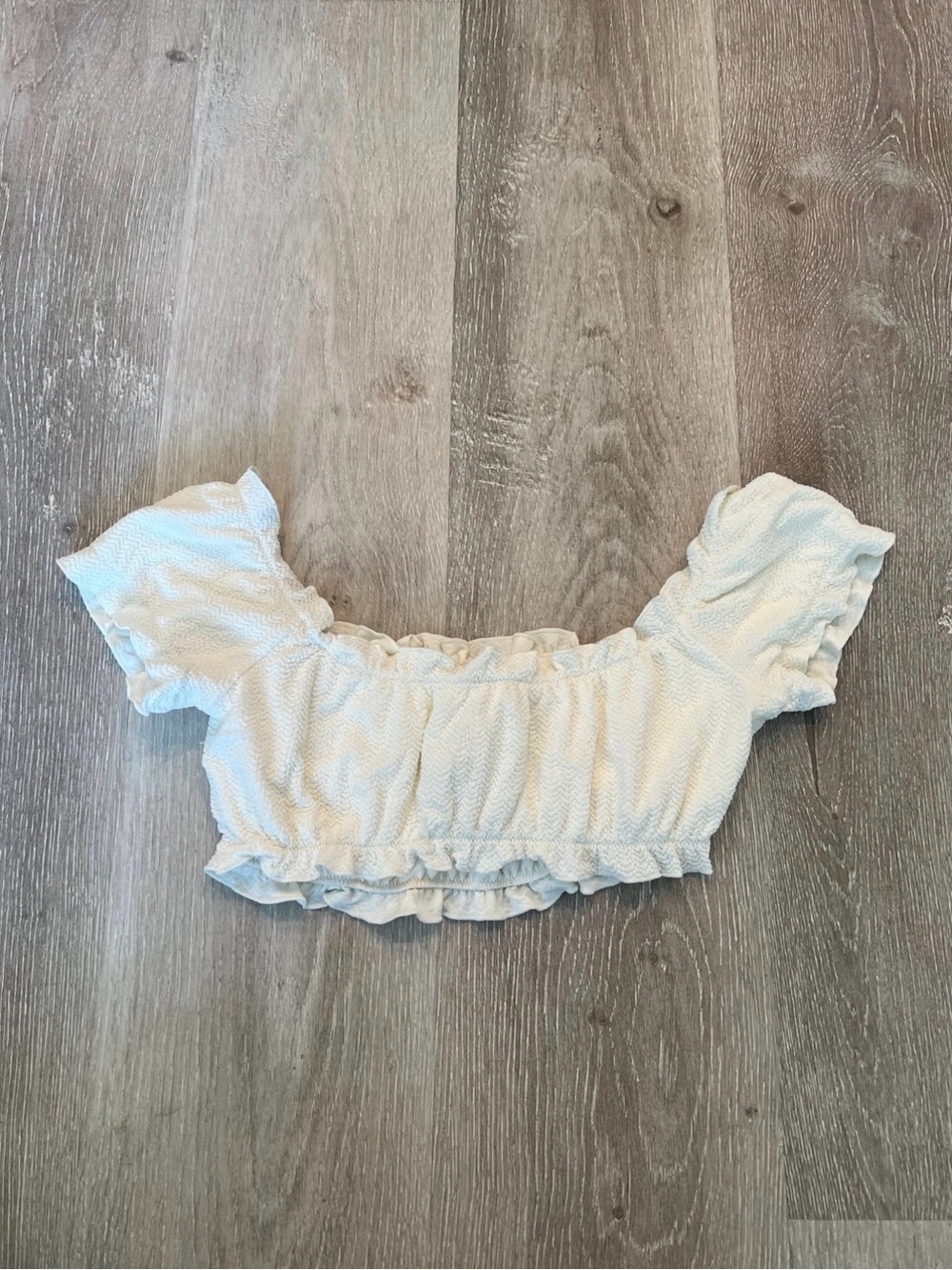 NWOT Abercrombie & Fitch White Ruffle Off-Shoulder Bikini Top